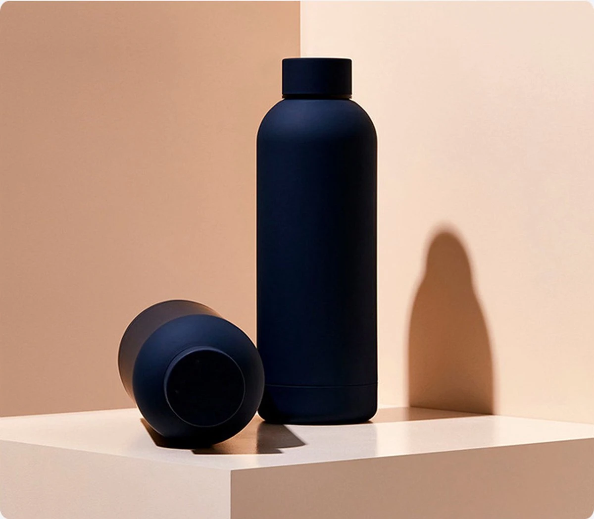 Merkloos Thermosfles - 500 Ml - Zwart - Dubbelwandig - RVS - Warm - Koud - Koffie - Water - Thee - Duurzaam 3 Merkloos Thermosfles - 500 Ml - Zwart - Dubbelwandig - RVS - Warm - Koud - Koffie - Water - Thee - Duurzaam - Afbeelding 2