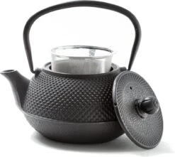 Tealøv THEE SET 800 ML GIETIJZER | COMPLETE SET IN GESCHENKDOOS | Gietijzeren Theepot Met Roestvrijstalen Zeef, Gietijzeren Theekopjes En Onderzetter | In Authentiek Japanse Stijl | Arare Zwart -Tefal Winkel 1200x1074 4