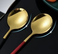 Merkloos Bestekset - 24 Delig Bestekset - 6 Personen - Rood/Goud - Tafellepels/Tafelmessen/Tafelvorken/Koffielepels - Roestvrij Staal -Tefal Winkel 1200x1111 11