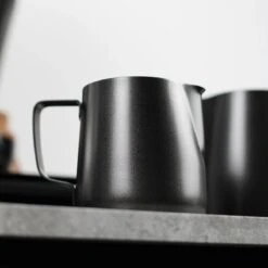 Melkopschuimkannetje Essentials - Zwart - 350ml - Melkkannetje Opschuim - Melkkannetje RVS - Melkkan 10 Melkopschuimkannetje Essentials - Zwart - 350ml - Melkkannetje Opschuim - Melkkannetje RVS - Melkkan -Tefal Winkel 1200x1200 1221