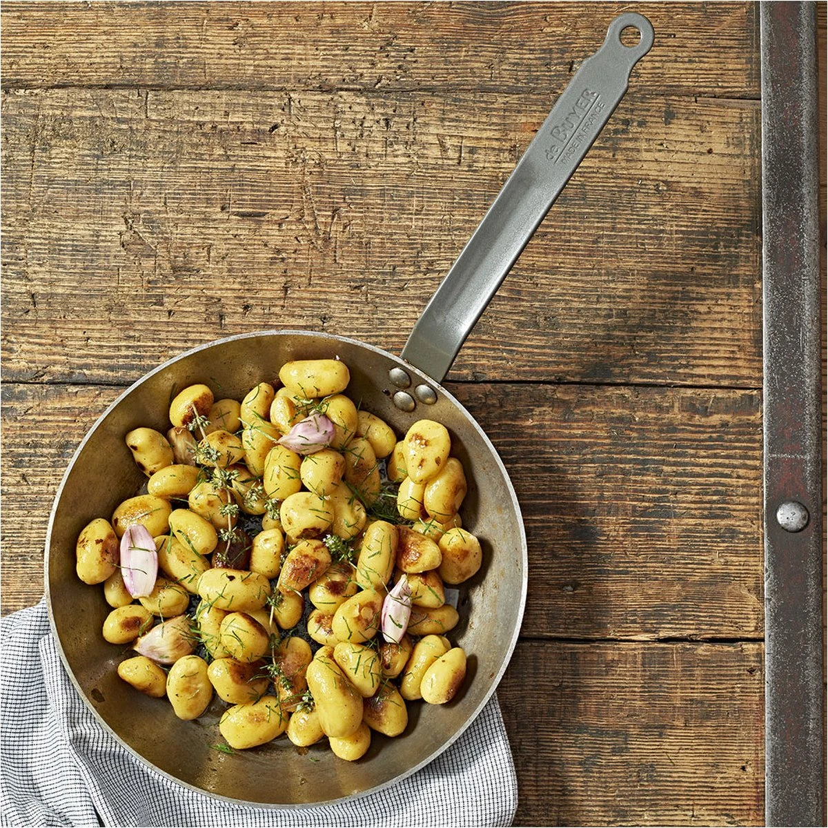 De Buyer Carbone Plus Koekenpan - Ø Bovenaan 24cm - Plaatstaal 8 De Buyer Carbone Plus Koekenpan - Ø Bovenaan 24cm - Plaatstaal - Afbeelding 6