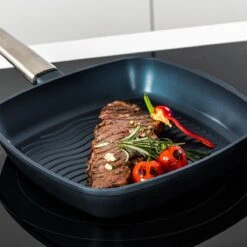 Westinghouse Performance Series - Grillpan Inductie 28cm - Luxe Grillpan - Blauw - Steakpan - Geschikt Voor Alle Warmtebronnen Inclusief Inductie En Ovenbestendig 13 Westinghouse Performance Series - Grillpan Inductie 28cm - Luxe Grillpan - Blauw - Steakpan - Geschikt Voor Alle Warmtebronnen Inclusief Inductie En Ovenbestendig -Tefal Winkel 1200x1200 501