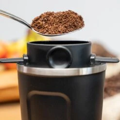 JOR Products® Thermobeker - Koffiezetapparaat - Koffiebonen - Thee - Koffiemachine - Thermoskan - Espressomachine - Reizen - Camping - Koffiefilterhouder 15 JOR Products® Thermobeker - Koffiezetapparaat - Koffiebonen - Thee - Koffiemachine - Thermoskan - Espressomachine - Reizen - Camping - Koffiefilterhouder -Tefal Winkel 1200x1200 875