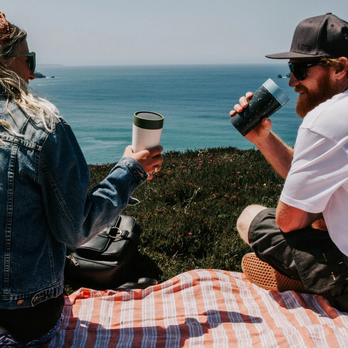 Circular&Co. Herbruikbare To Go Koffiebeker (rCUP) Crème/zwart 8oz/227ml 5 Circular&Co. Herbruikbare To Go Koffiebeker (rCUP) Crème/zwart 8oz/227ml - Afbeelding 3