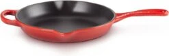 Le Creuset - Gietijzeren Ronde Skillet In Kersenrood 23cm -Tefal Winkel 1200x397 1