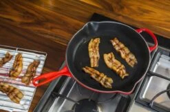 Le Creuset - Gietijzeren Ronde Skillet In Kersenrood 23cm -Tefal Winkel 1200x787 1