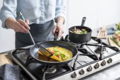 GreenPan Memphis Keramische Koekenpannenset - Ø24 + Ø28 Cm - PFAS-vrij 28 GreenPan Memphis Keramische Koekenpannenset - Ø24 + Ø28 Cm - PFAS-vrij -Tefal Winkel 1200x800 53