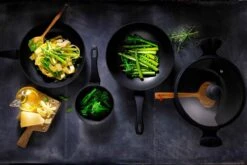 Mammoet Essentials Vesucio Braadpan - 28cm - Anti-aanbaklaag - Met Deksel 8 Mammoet Essentials Vesucio Braadpan - 28cm - Anti-aanbaklaag - Met Deksel -Tefal Winkel 1200x800 86