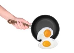 Nuovva Koperen Koekenpan - Keramische Antikleeflaag – Houten Handvat Koekenpan - Ø 24 Cm Inductie - PTFE-vrij -Tefal Winkel 1200x870 1