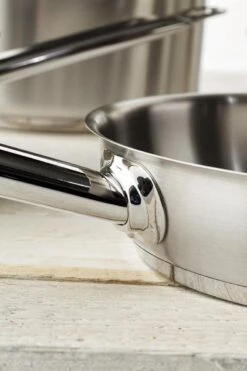 Demeyere Restoline 3 RVS Koekenpan – Koekenpan Inductie - 20 Cm – PTFE-vrij 15 Demeyere Restoline 3 RVS Koekenpan – Koekenpan Inductie - 20 Cm – PTFE-vrij -Tefal Winkel 799x1200 1