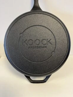 Koock Amsterdam® Skillet Gietijzer - Koekenpan - Geschikt Voor Alle Warmtebronnen Incl. BBQ En Inductie -Tefal Winkel 899x1200